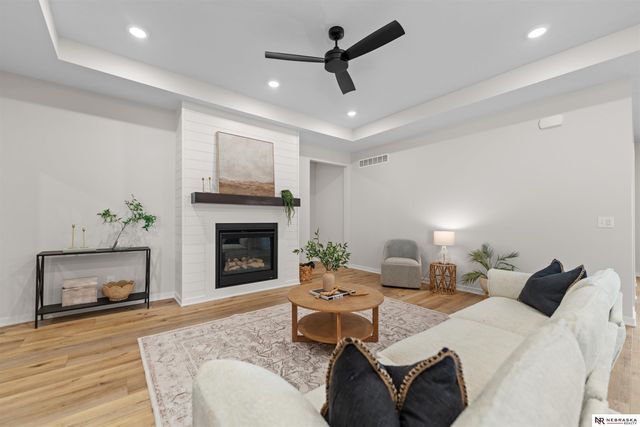 9127 Hillcrest Trail, Lincoln, NE 68520