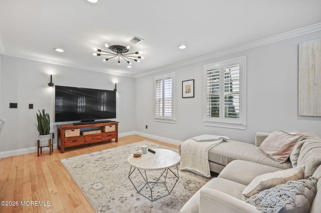 33 Memorial Parkway, Atlantic Highlands, NJ 07716