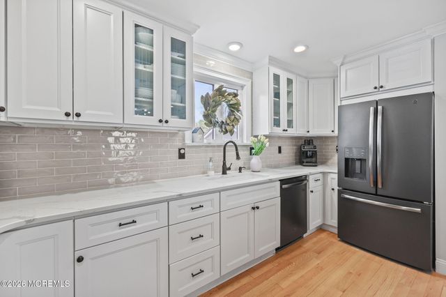 33 Memorial Parkway, Atlantic Highlands, NJ 07716