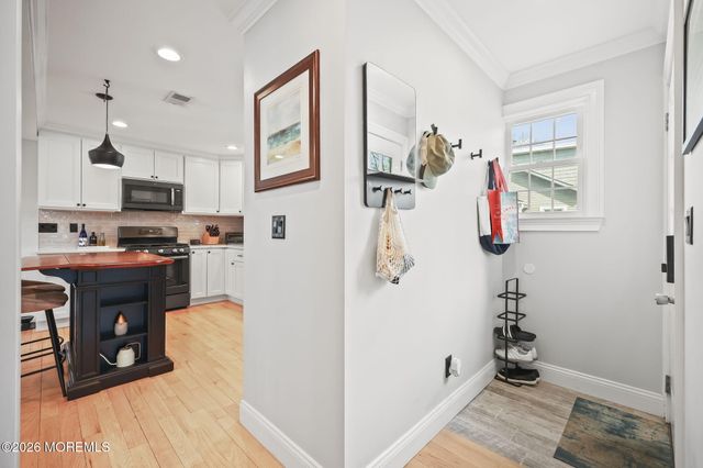 33 Memorial Parkway, Atlantic Highlands, NJ 07716