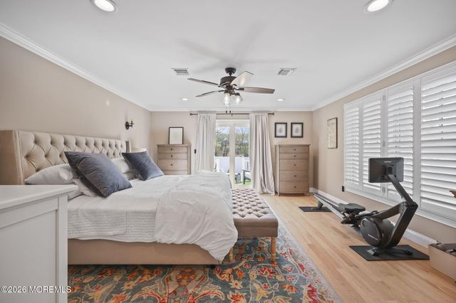 33 Memorial Parkway, Atlantic Highlands, NJ 07716