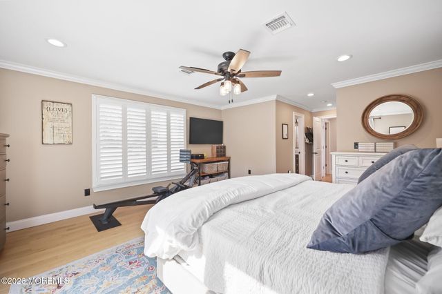 33 Memorial Parkway, Atlantic Highlands, NJ 07716