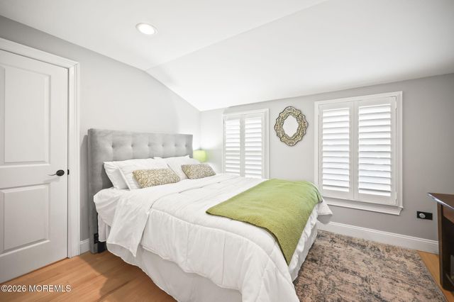 33 Memorial Parkway, Atlantic Highlands, NJ 07716