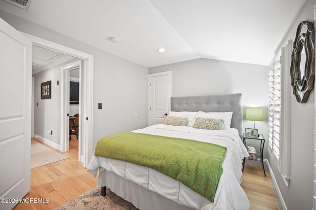 33 Memorial Parkway, Atlantic Highlands, NJ 07716