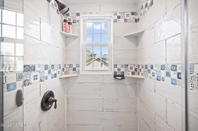 33 Memorial Parkway, Atlantic Highlands, NJ 07716