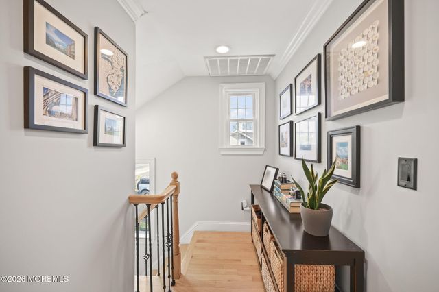 33 Memorial Parkway, Atlantic Highlands, NJ 07716