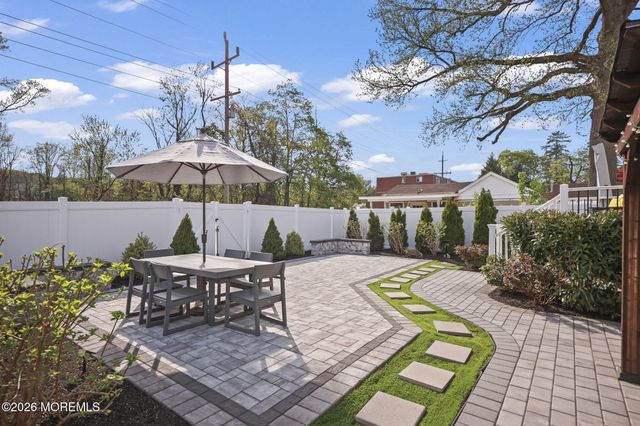 33 Memorial Parkway, Atlantic Highlands, NJ 07716