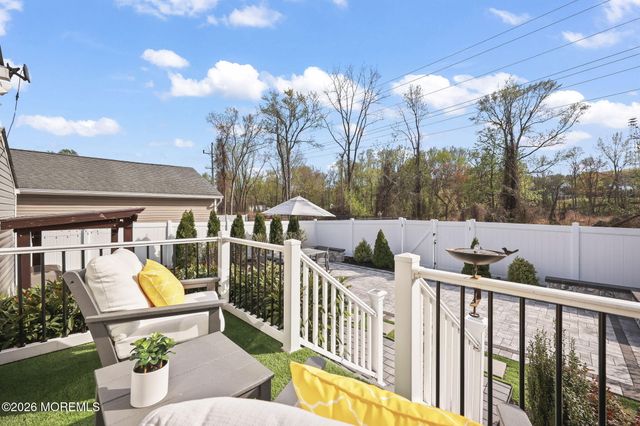 33 Memorial Parkway, Atlantic Highlands, NJ 07716