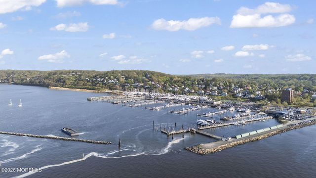 33 Memorial Parkway, Atlantic Highlands, NJ 07716