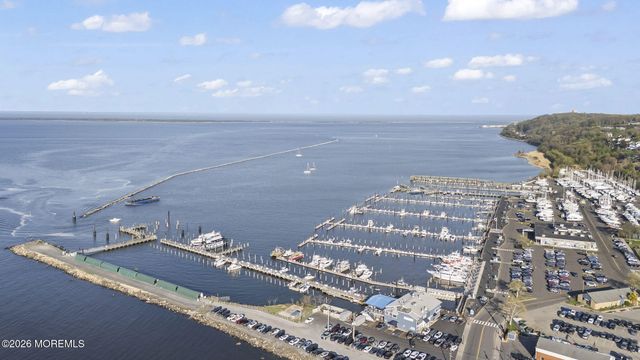 33 Memorial Parkway, Atlantic Highlands, NJ 07716