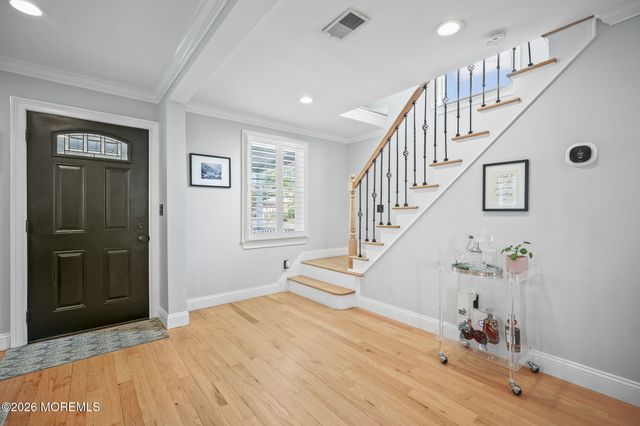 33 Memorial Parkway, Atlantic Highlands, NJ 07716