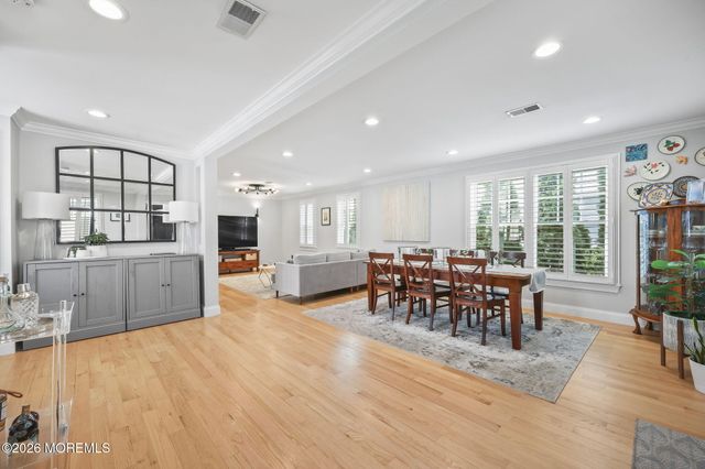 33 Memorial Parkway, Atlantic Highlands, NJ 07716