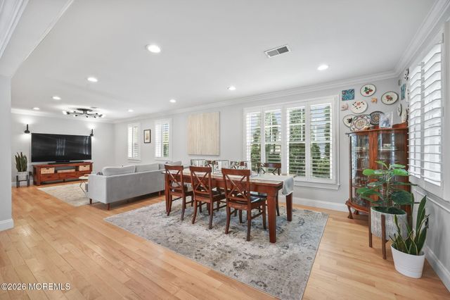 33 Memorial Parkway, Atlantic Highlands, NJ 07716