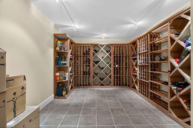 8 Buttercup Ln, Dover, MA 02030