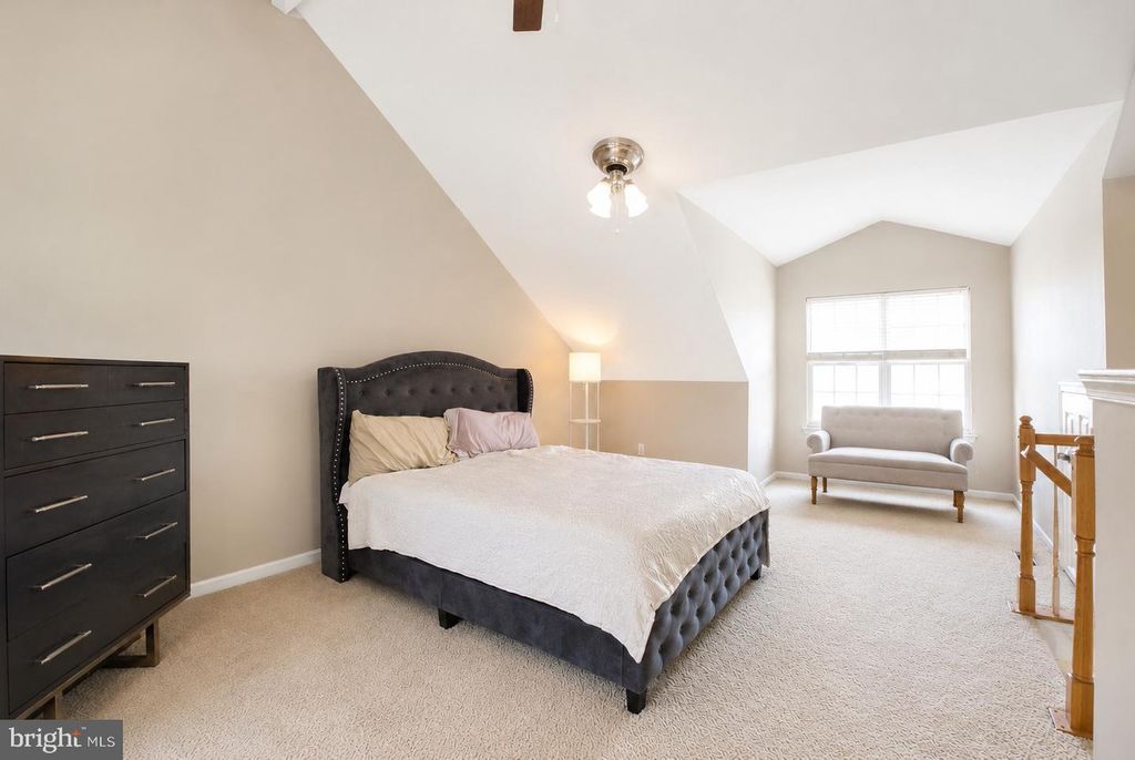 Image 10 of property listing at 9910 ROBSTOWN PL, Waldorf, MD 20603