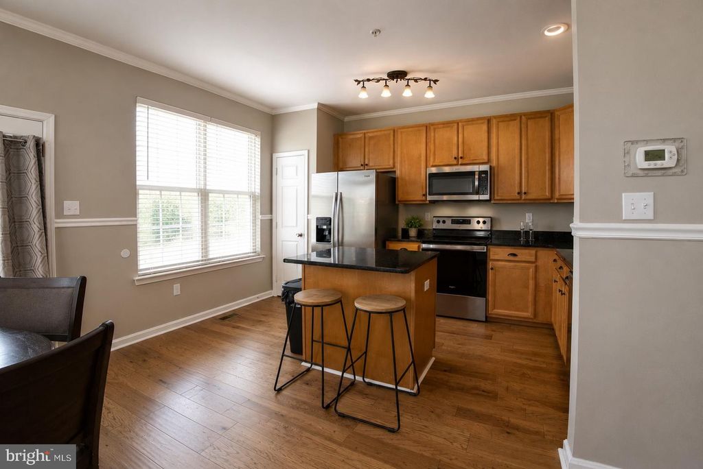 Image 6 of property listing at 9910 ROBSTOWN PL, Waldorf, MD 20603