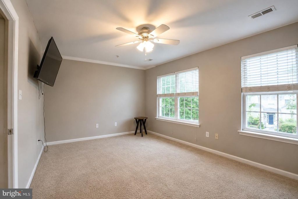 Image 9 of property listing at 9910 ROBSTOWN PL, Waldorf, MD 20603