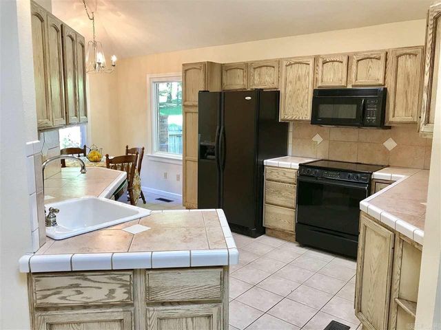 2 Winthrop rd Road, Morrilton, AR 72110
