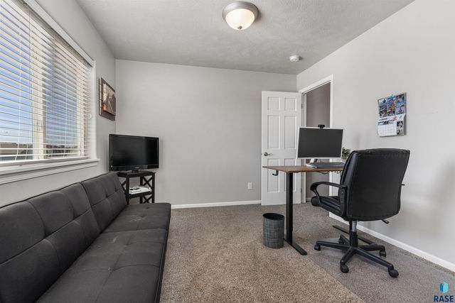322 Macey Ave, Harrisburg, SD 57032