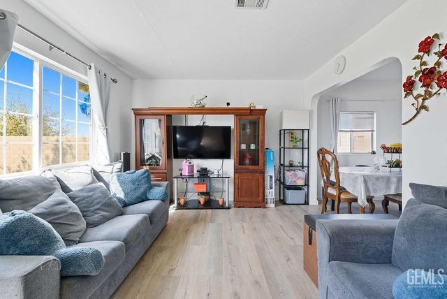 4221 Roxy Lane, Shafter, CA 93263