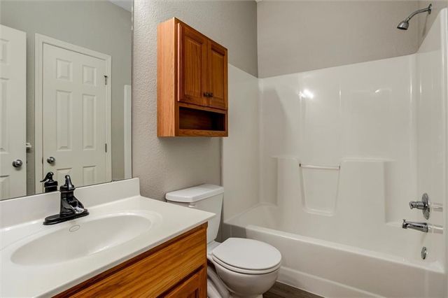 1231 N 131st Terrace, Kansas City, KS 66109