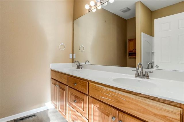 1231 N 131st Terrace, Kansas City, KS 66109