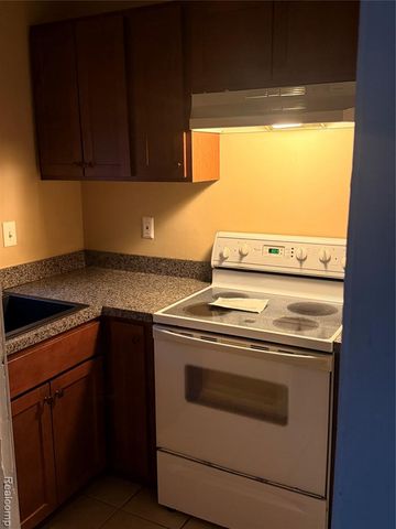 466 S Edith Avenue, Pontiac, MI 48341