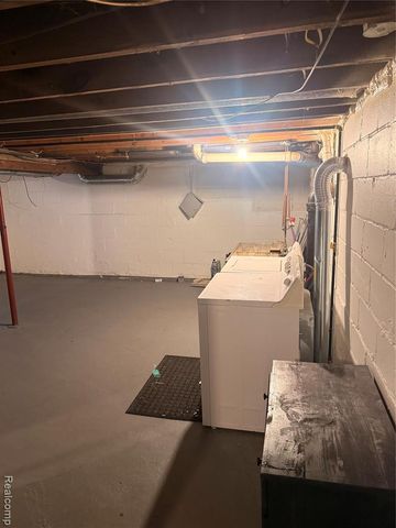 466 S Edith Avenue, Pontiac, MI 48341