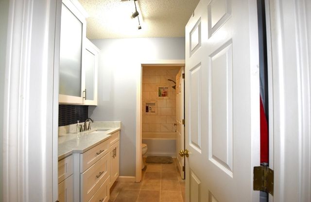 117 Laurelwood Dr 117, Hopedale, MA 01747