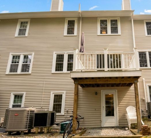 117 Laurelwood Dr 117, Hopedale, MA 01747