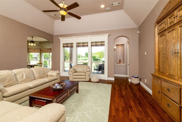 11082 Sarah Lane, Fort Worth, TX 76179
