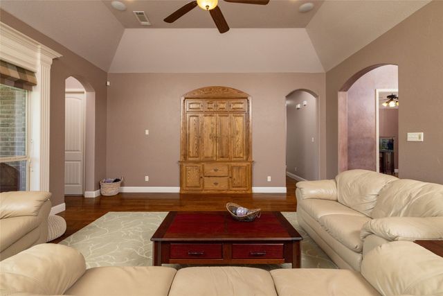 11082 Sarah Lane, Fort Worth, TX 76179