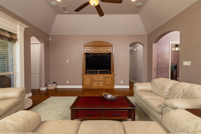 11082 Sarah Lane, Fort Worth, TX 76179