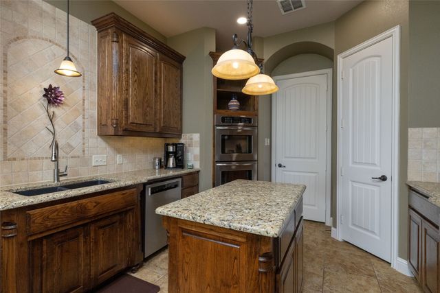 11082 Sarah Lane, Fort Worth, TX 76179