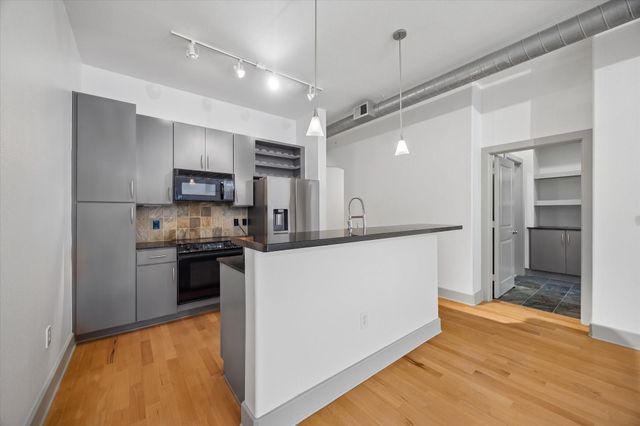 1901 Post Oak Boulevard 2215, Houston, TX 77056