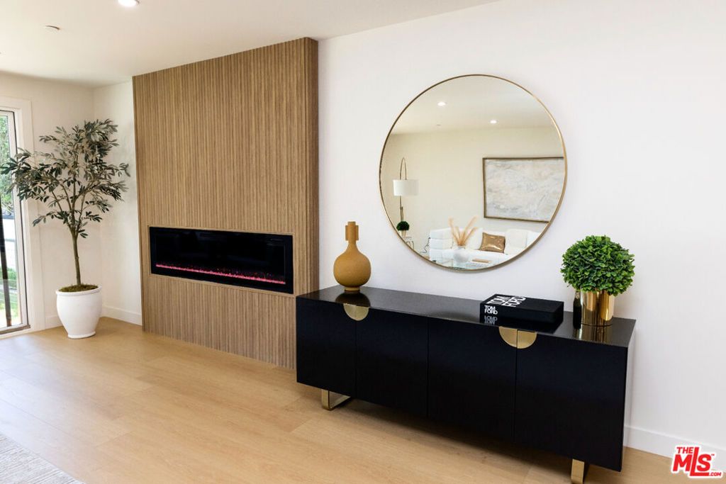 Image 15 of property listing at 14934 Martha Street, Sherman Oaks, CA 91411