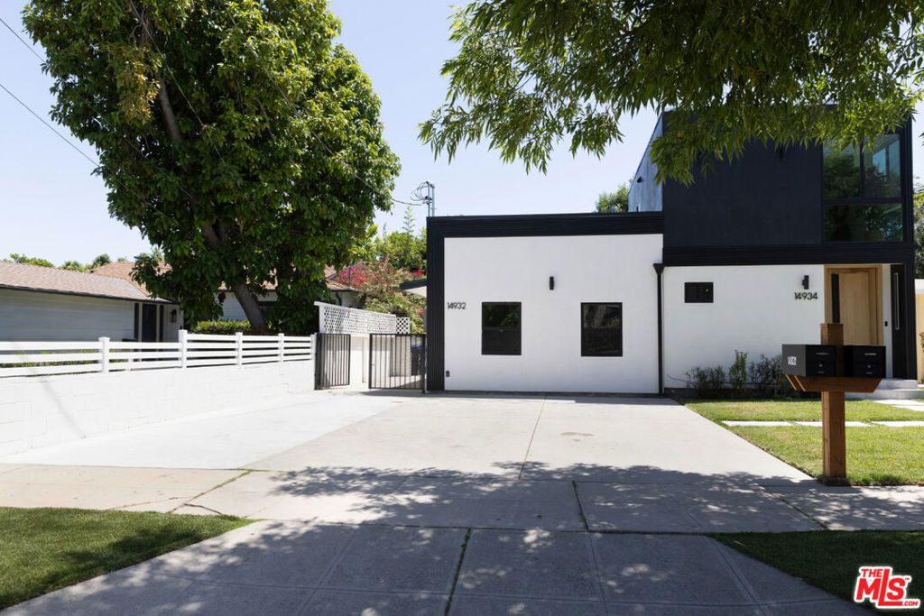 Image 2 of property listing at 14934 Martha Street, Sherman Oaks, CA 91411
