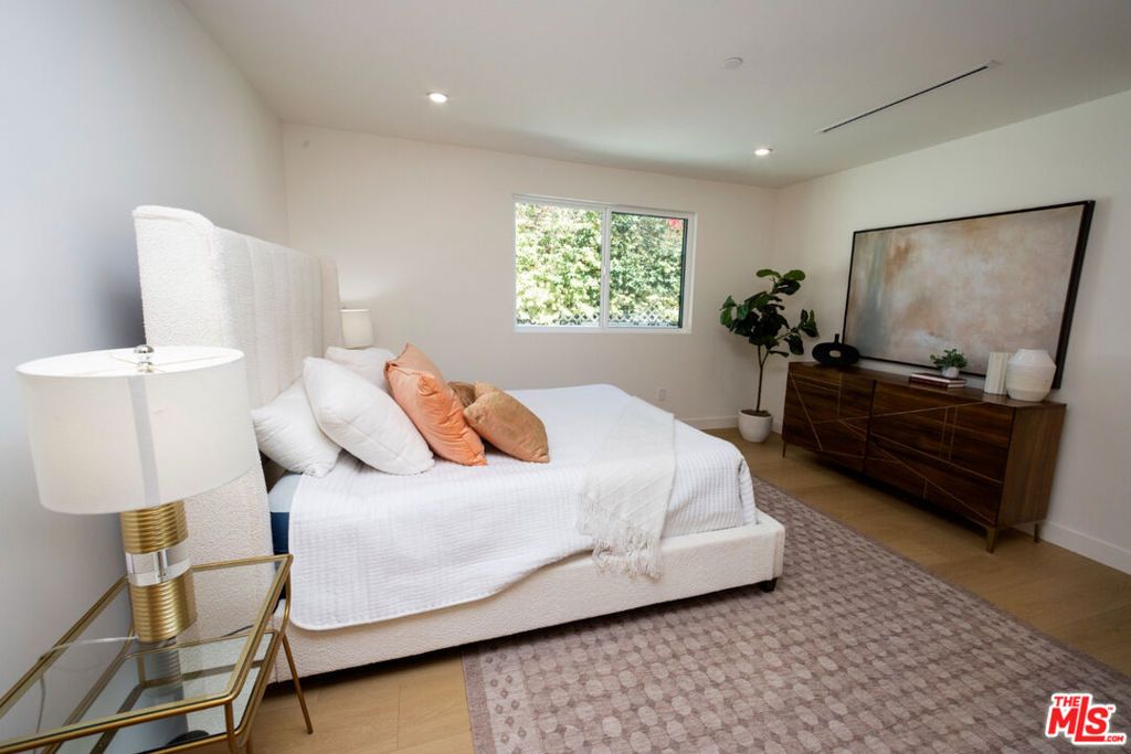 Image 23 of property listing at 14934 Martha Street, Sherman Oaks, CA 91411