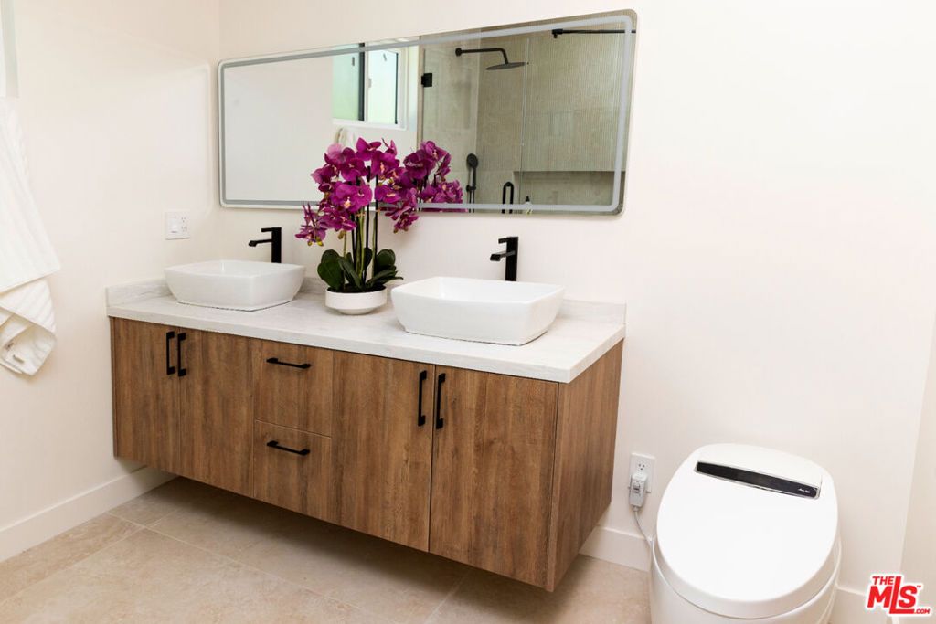 Image 25 of property listing at 14934 Martha Street, Sherman Oaks, CA 91411