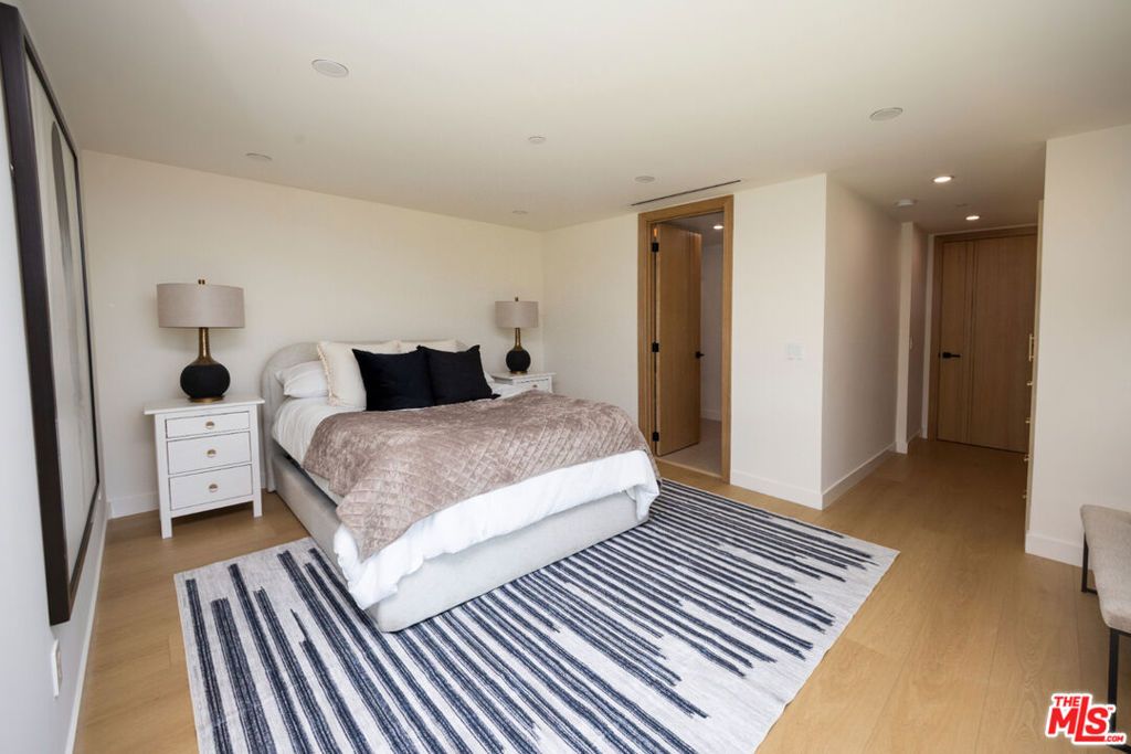 Image 30 of property listing at 14934 Martha Street, Sherman Oaks, CA 91411