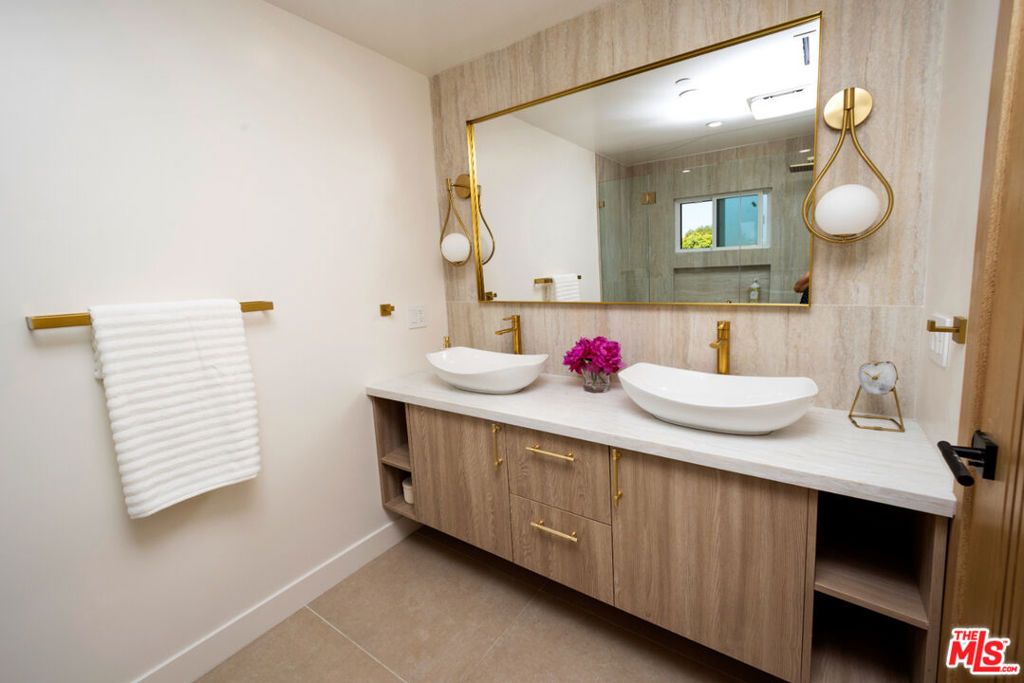 Image 32 of property listing at 14934 Martha Street, Sherman Oaks, CA 91411