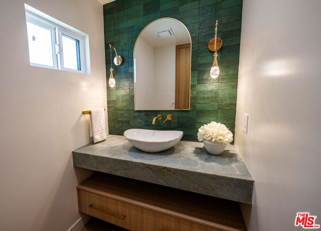 Image 5 of property listing at 14934 Martha Street, Sherman Oaks, CA 91411