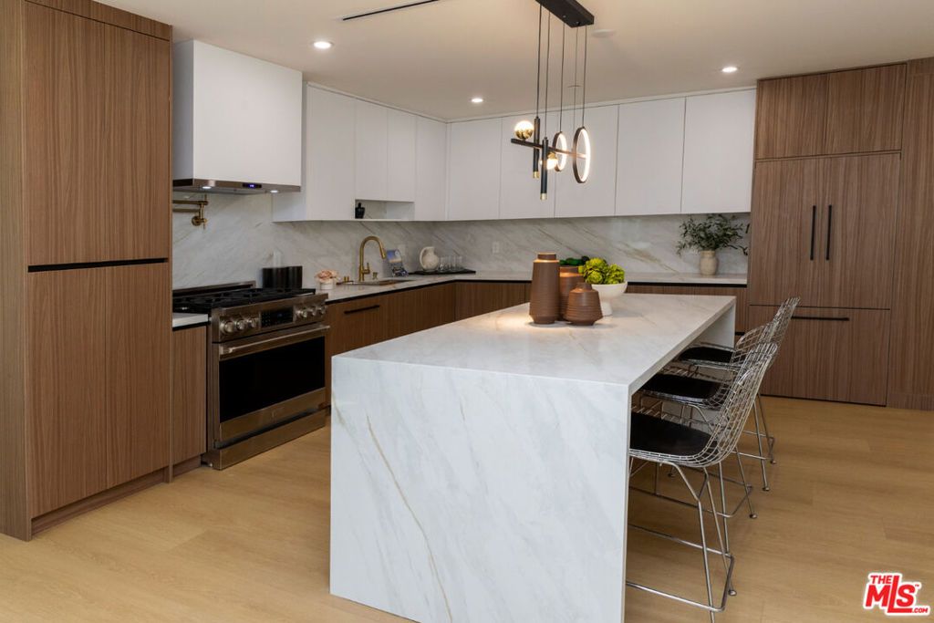 Image 9 of property listing at 14934 Martha Street, Sherman Oaks, CA 91411