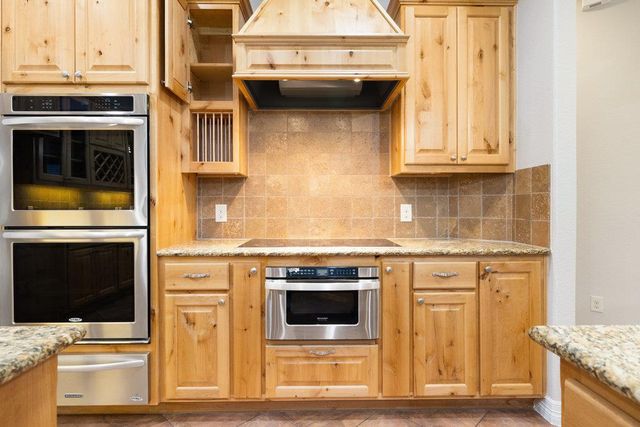 321 Sarahs LN, Liberty Hill, TX 78642