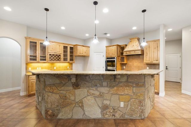 321 Sarahs LN, Liberty Hill, TX 78642