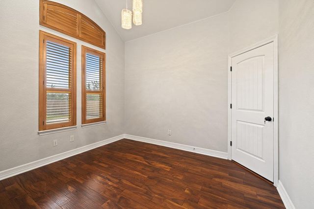 321 Sarahs LN, Liberty Hill, TX 78642
