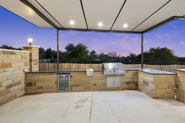 321 Sarahs LN, Liberty Hill, TX 78642