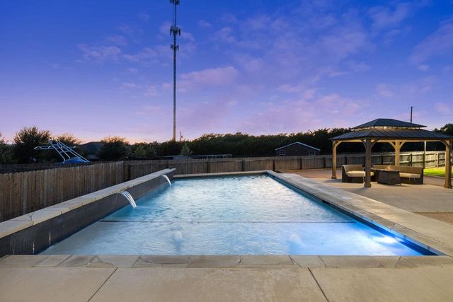 321 Sarahs LN, Liberty Hill, TX 78642