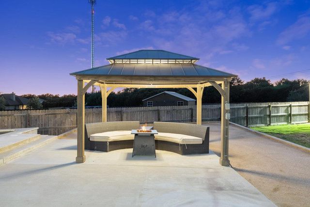 321 Sarahs LN, Liberty Hill, TX 78642