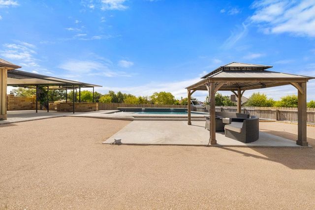 321 Sarahs LN, Liberty Hill, TX 78642